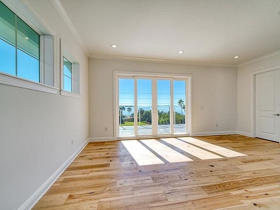 4th image of 236 Causeway Blvd