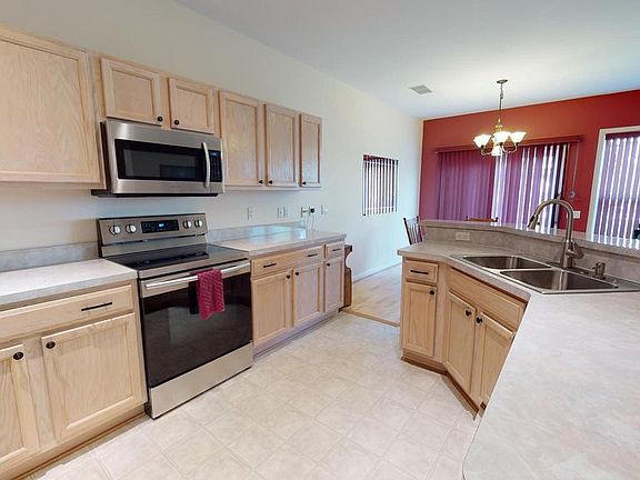 Spacious and well equipped kitchen