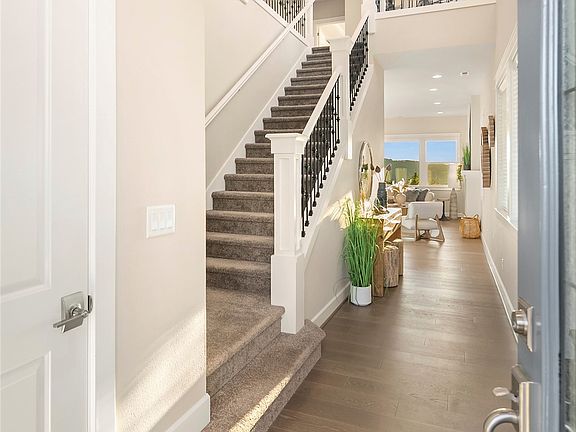 4th image of 1585 Westridge Way NE
