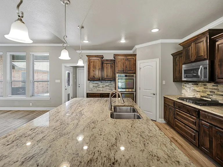5907 Frio Dr — Photo 9