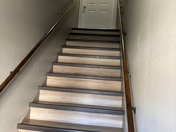 2nd image of 110 W Park St