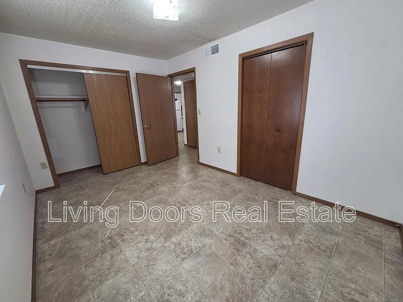 603 S Washington St — Photo 4