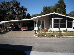 17 Lakeview Dr, Astatula, FL 34705