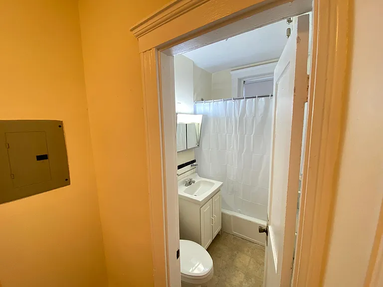 110 Washington St — Photo 6