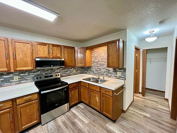 2nd image of 416 Mill St W #2