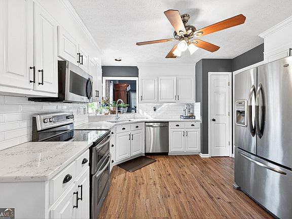 3rd image of 69 Siding Ln