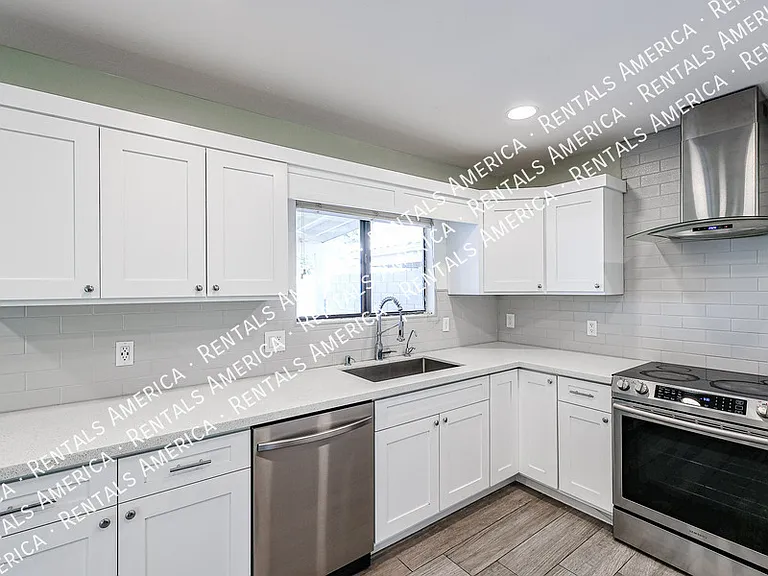 22442 N 21st St — Photo 5