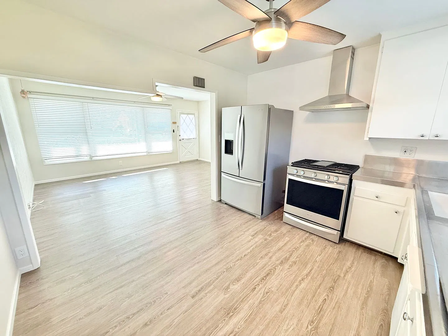 Charming Lakewood 2-Bedroom Home with Huge Backyard & Garage — Photo 4
