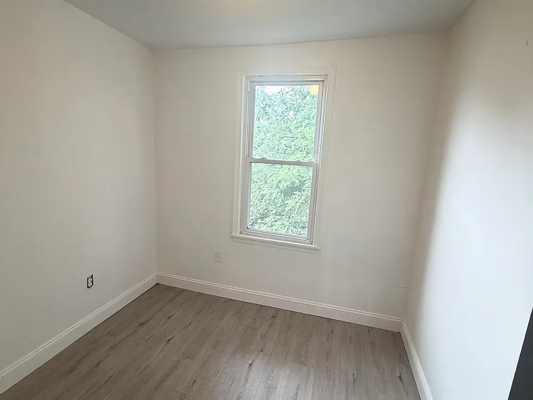 1532 N Edgewood St — Photo 8