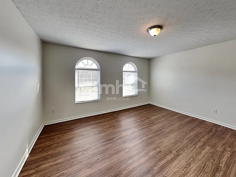 125 Simsbury Ct — Photo 22