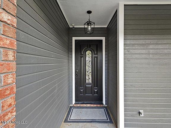 4th image of 415 Riverbend Dr