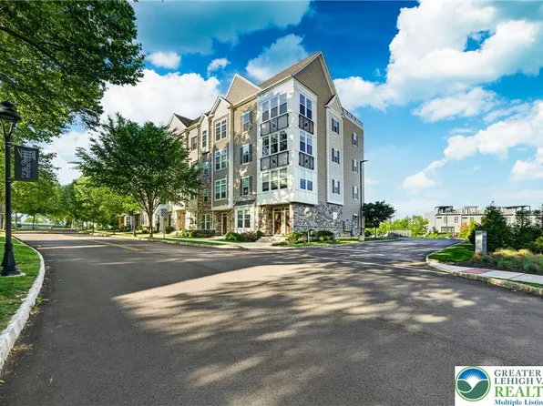 202 Charles Ellis Dr, Newtown Square, PA 19073