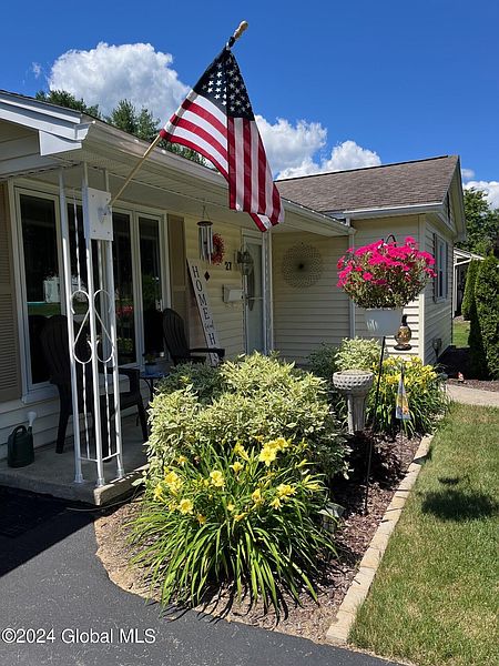 3rd image of 27 Sylvan Avenue