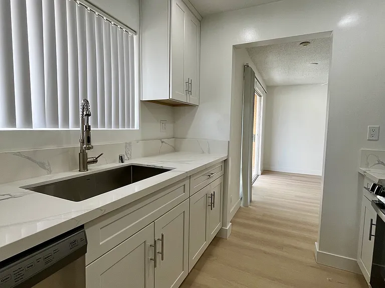 1811 Armour Ln #28 — Photo 4