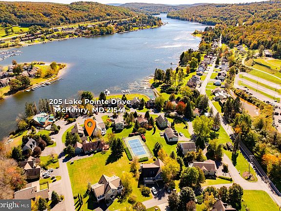 3rd image of 205 Lake Pointe Dr