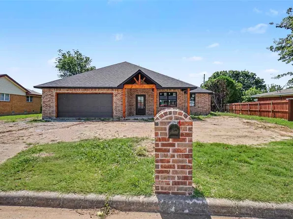1318 SE Barclay Rd, Lawton, OK 73501