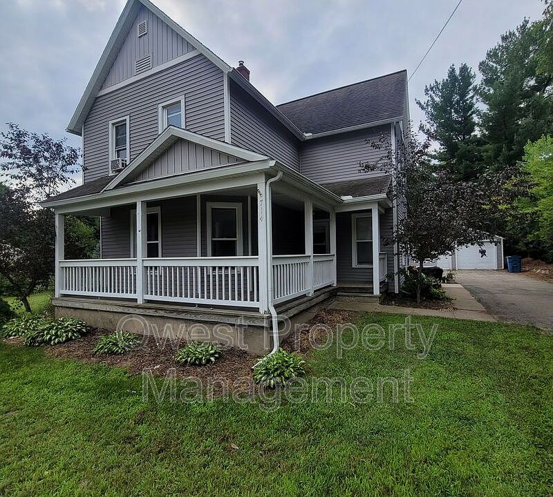 714 Four Mile Rd NW, Comstock Park, MI 49321 Zillow