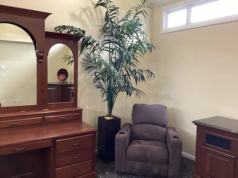 143 Robinhood Dr — Photo 5