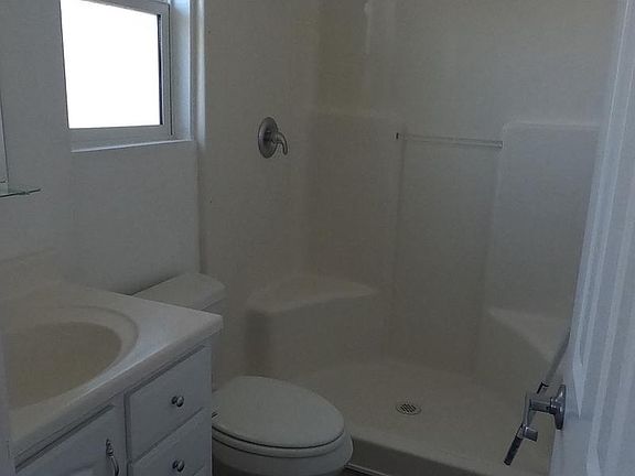 5th image of 613 Claire Ave