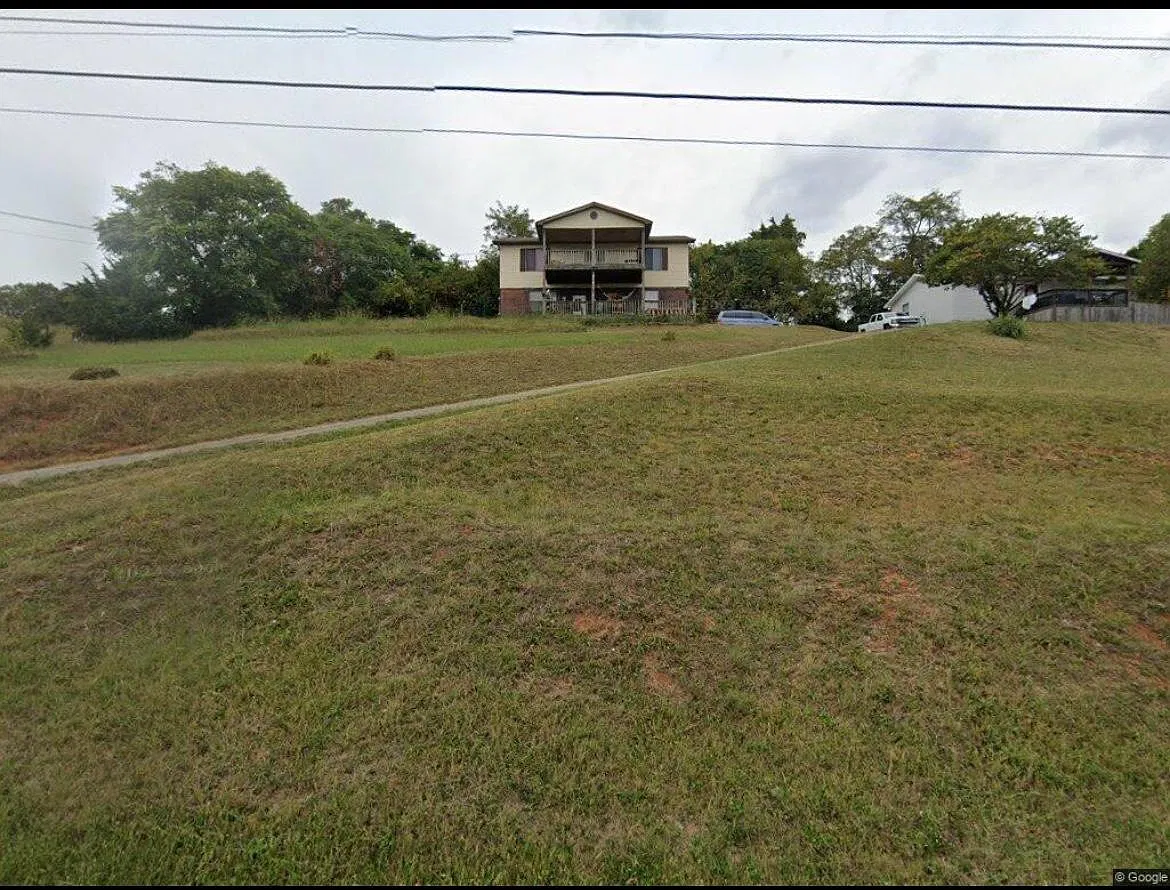 819 Ridgecrest Rd — Photo 2