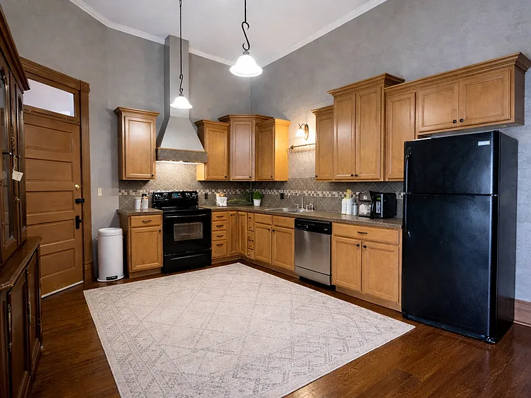 208 E Oklahoma Ave #1/2 — Photo 4