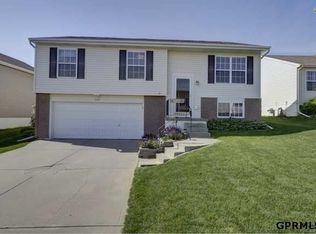 17717 Edna St, Omaha, NE 68136