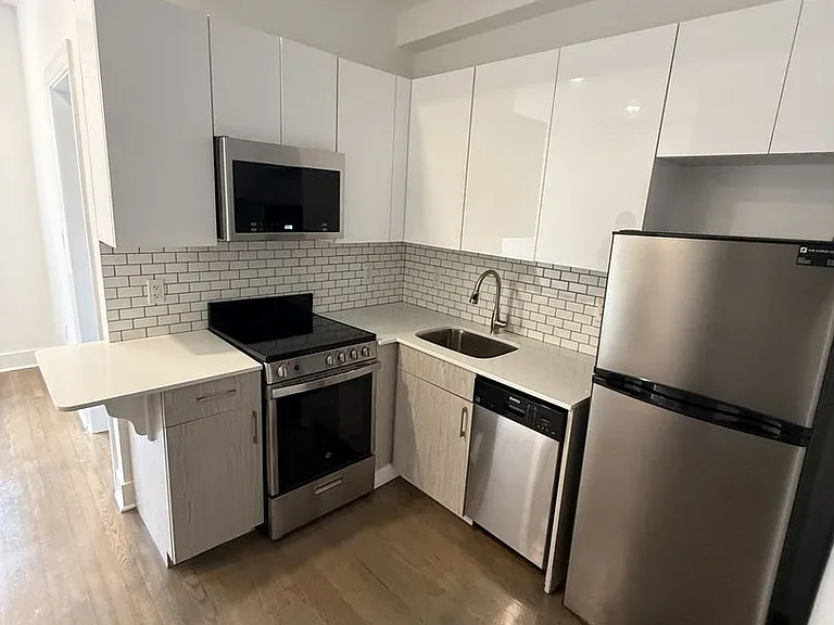 13 Queensberry St #14 — Photo 1