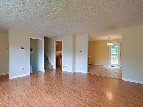 4th image of 372 Sycamore Dr