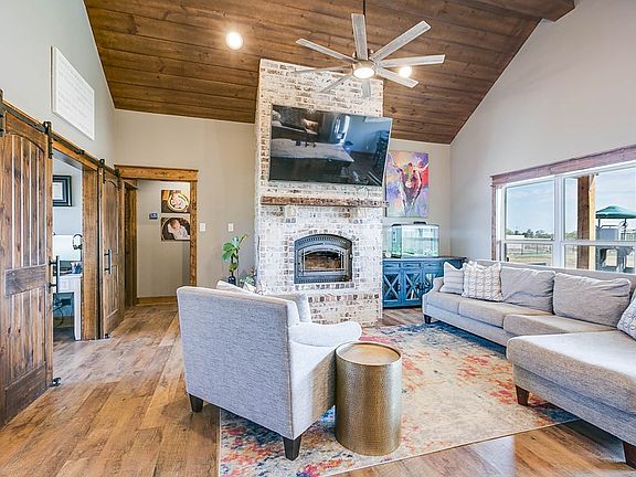 3rd image of 7136 Club Creek Ln