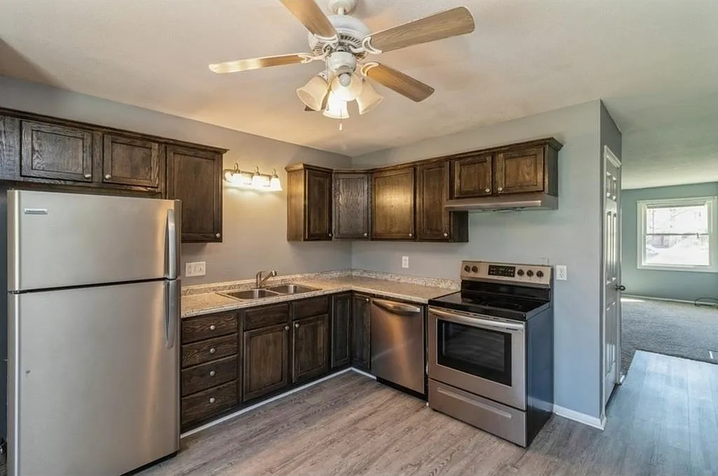 2 bed, 800 sqft, $1,225 — Photo 3