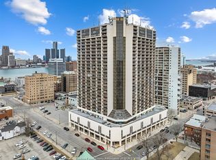 150 Park St W #1516, Windsor, ON N9A 7A2