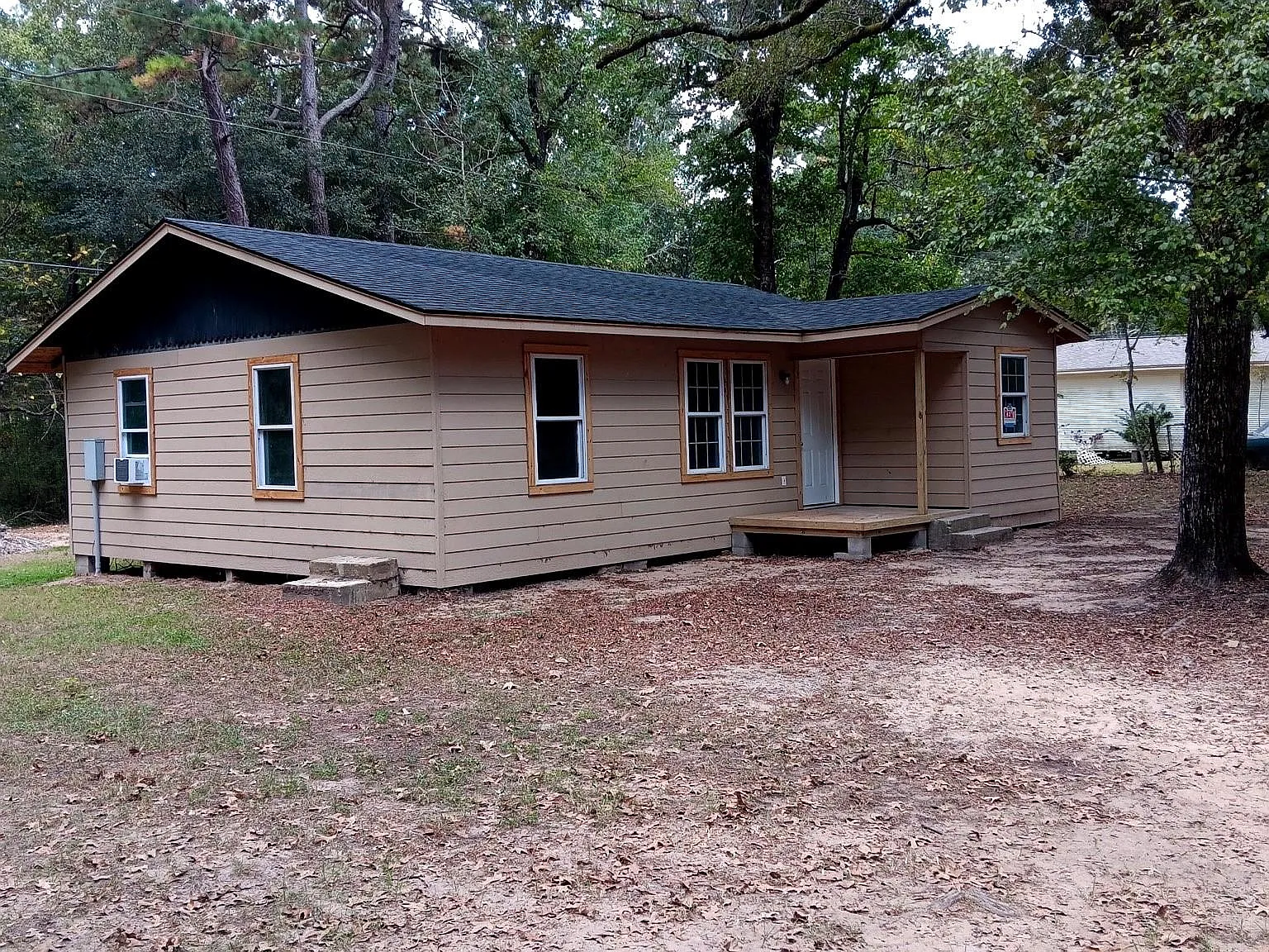 3 bed, 1.0 bath, 800 sqft, $1,400 — Photo 1