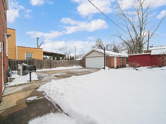 5th image of 248 Adelaide Pl