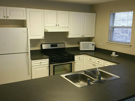 2nd image of 1461 N Larrabee St #2