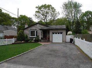 12 N 2nd St, Holbrook, NY 11741