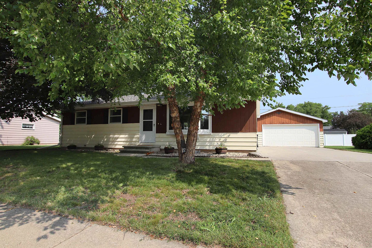 212 Center St photo 1