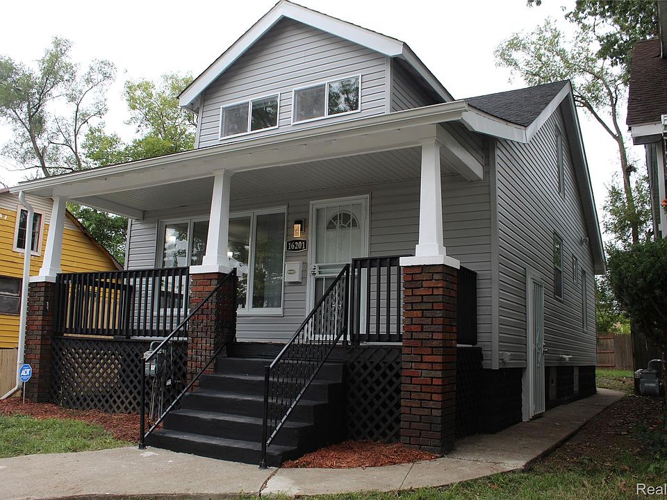 1st image of 16201 Lilac St