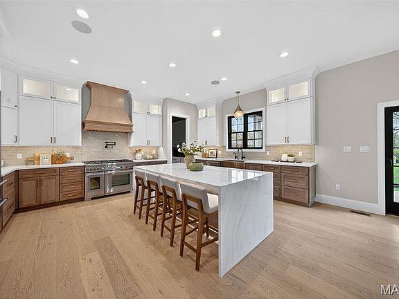 4th image of 8 Briarbrook Trl