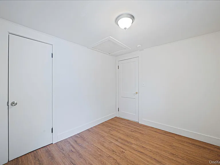 32 Dewey St — Photo 15