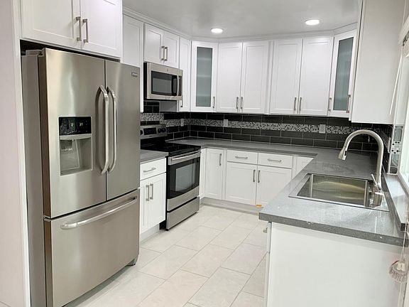 3rd image of 975 S Park Victoria Dr