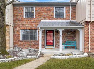 2320 Hidden Meadow Ln, Ballwin, MO 63021