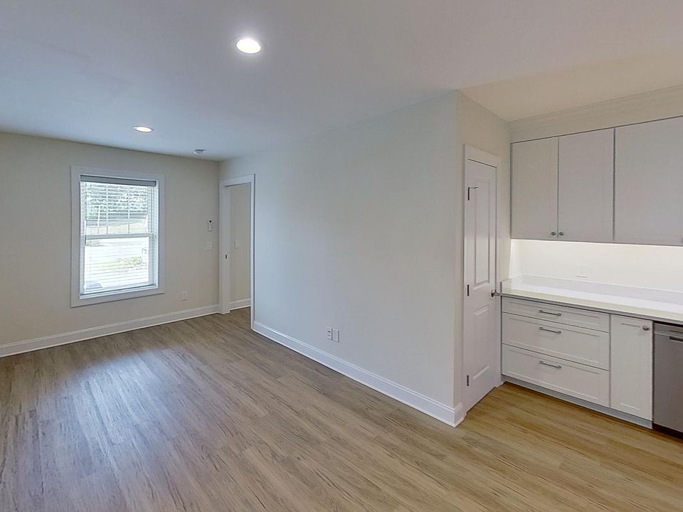 1st image of 207 W Main St #4