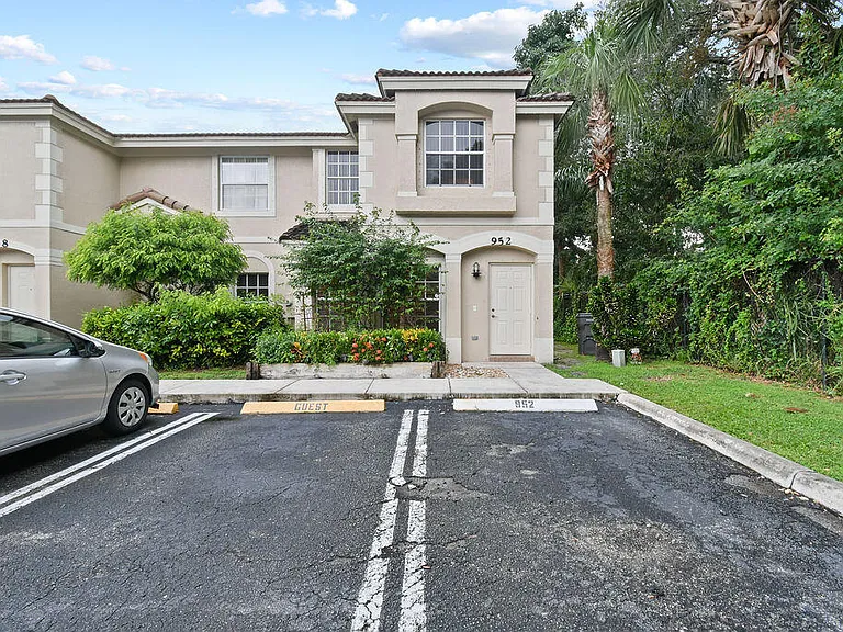 952 Summit Lake Dr — Photo 3