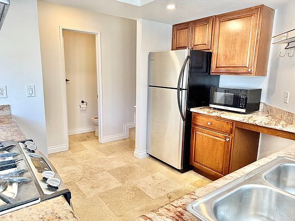 5th image of 277 Elm Ave APT A