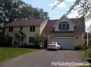 26 Pomeroy Meadow Rd, Southampton, MA 01073