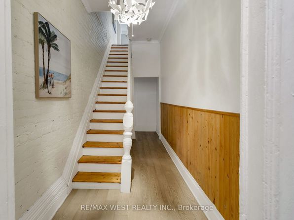 17 Melbourne Ave #1, Toronto, ON M6K 1K1