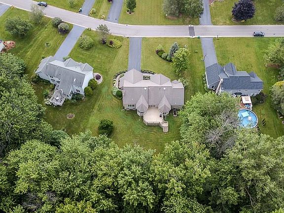 4th image of 60 Chippenham Dr