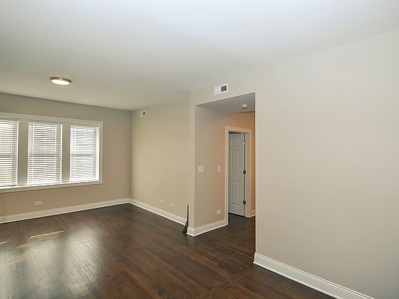 5th image of 2230 N Sawyer Ave #E3