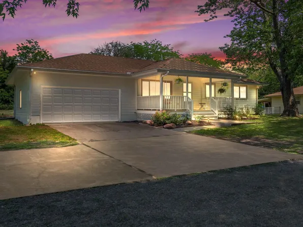 3920 NW Rochester Rd, Topeka, KS 66617