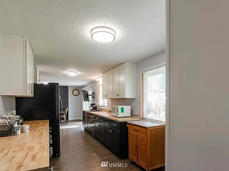 1339 Rhododendron Ct NE — Photo 1